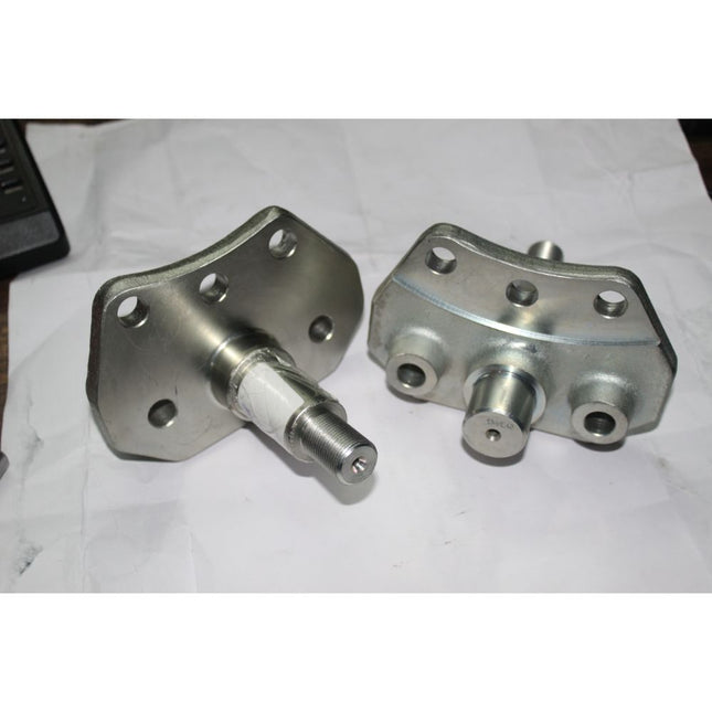 LOWER LINK PIN TAFE 7250 R/H WITH 2 NUT STY 1570